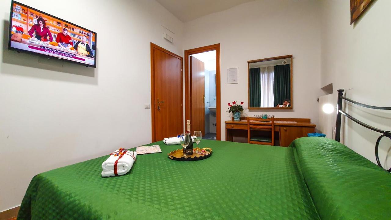 Hotel A Casa Simpatia - A Richiesta Parcheggio Gratuito ! Rom Exterior foto